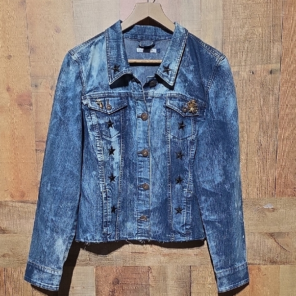 Upcycled Skull And Stars Denim Jean Jacket With Brooches - Picture 6 of 11